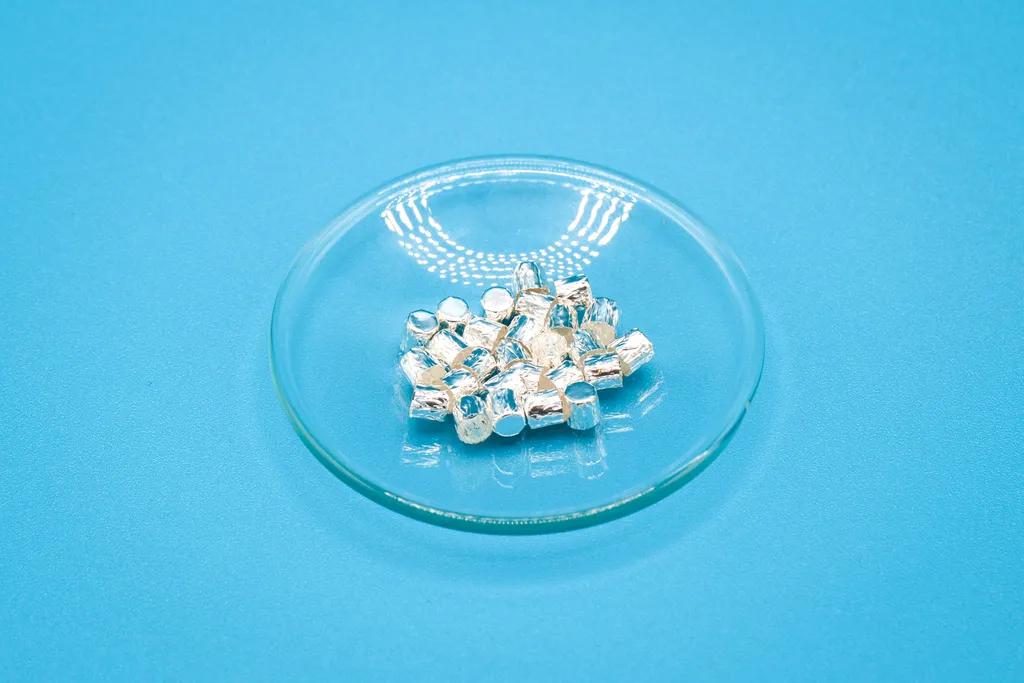 Pressed tin capsules 4 x 6 mm