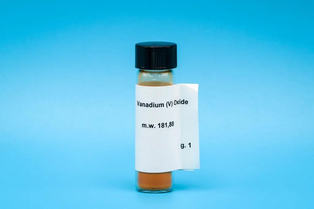 Vanadium pentoxide 1 g, Purity: 99,6 % minimum